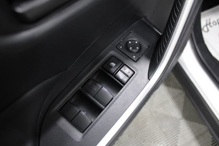 Used 2021 Toyota RAV4 LE image 18