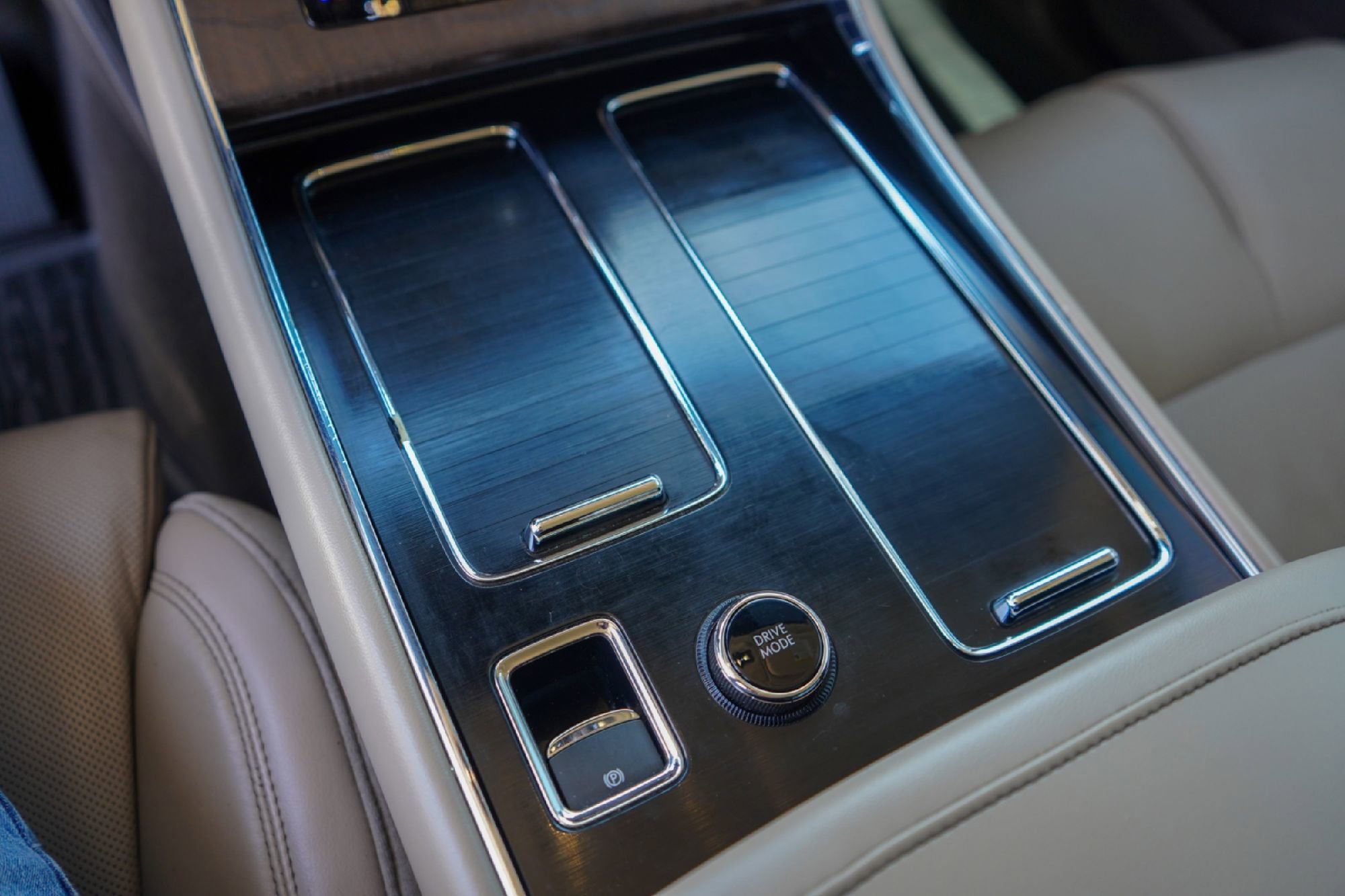 Used 2020 Lincoln Aviator Reserve w/ Equipment Group 202A image 15