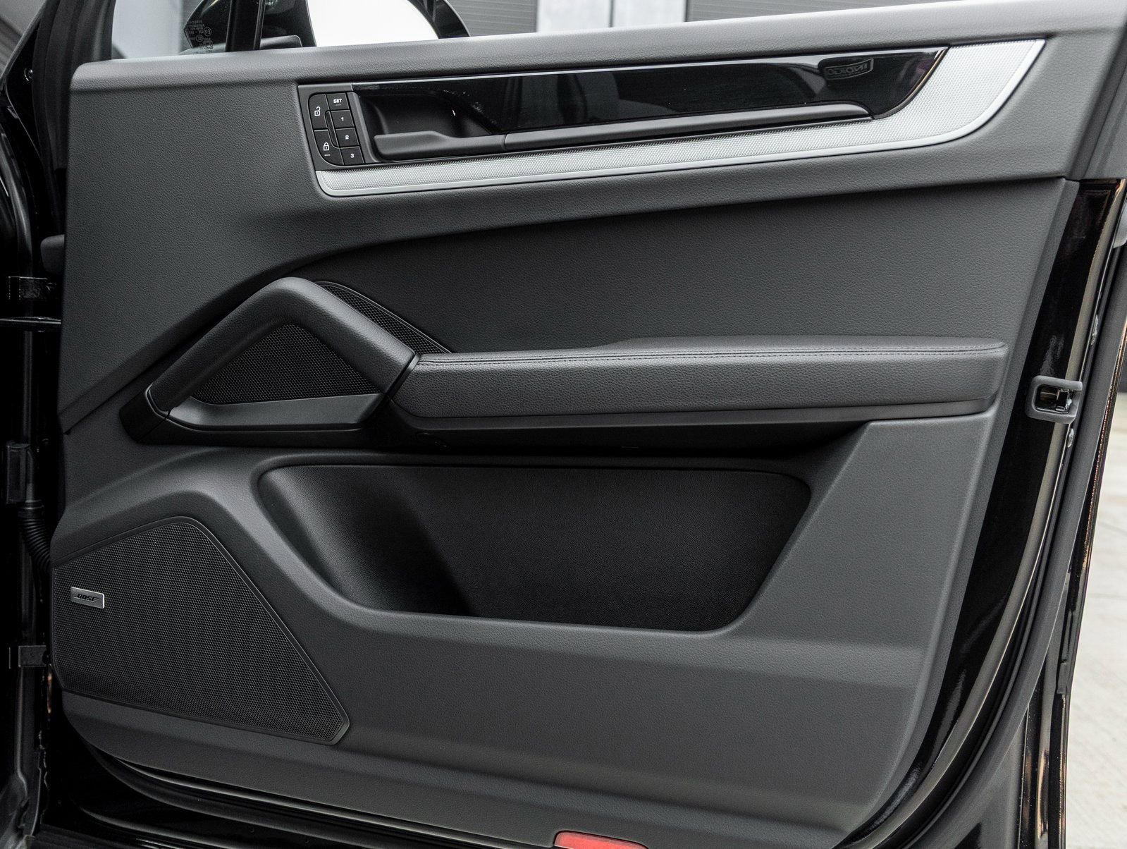 Certified 2025 Porsche Cayenne image 36