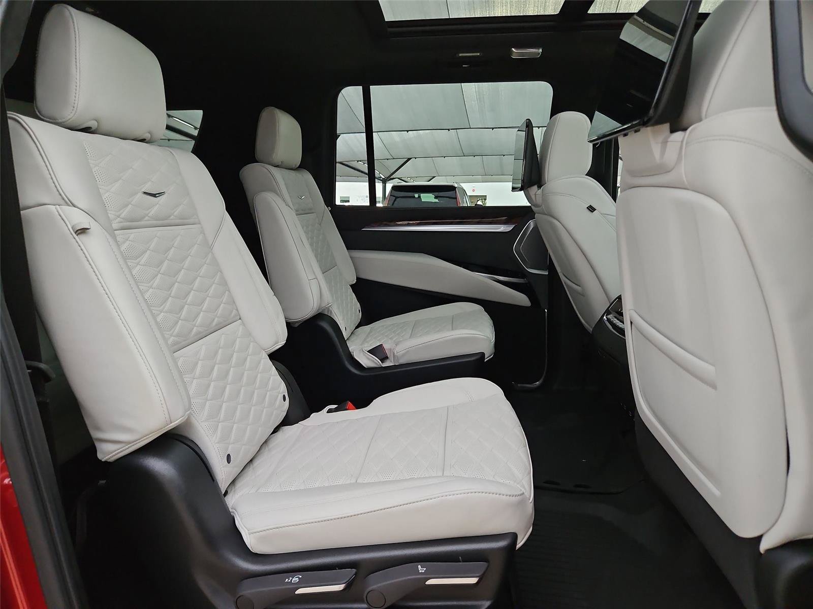New 2026 Cadillac Escalade ESV Platinum Sport w/ LPO, ONYX Package AWD/4WD image 30