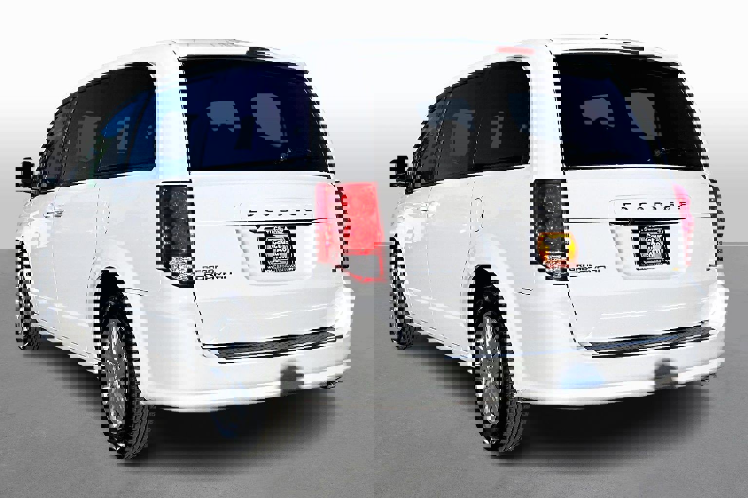 Used 2018 Dodge Grand Caravan SE w/ UConnect Hands-Free Group image 11