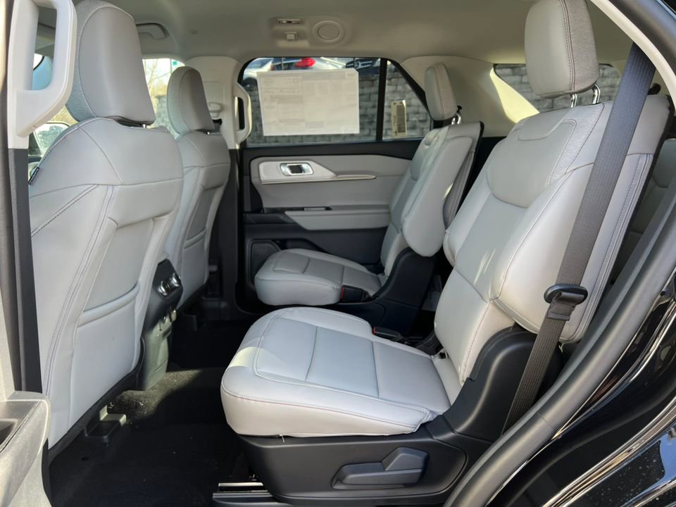 Used 2026 Ford Explorer Active w/ Active Comfort Package image 4