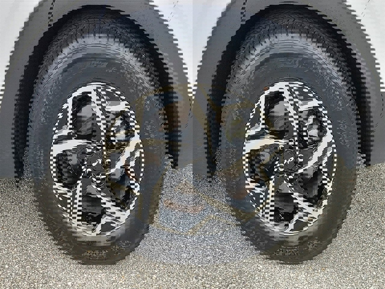 Used 2025 Kia Sportage LX image 5