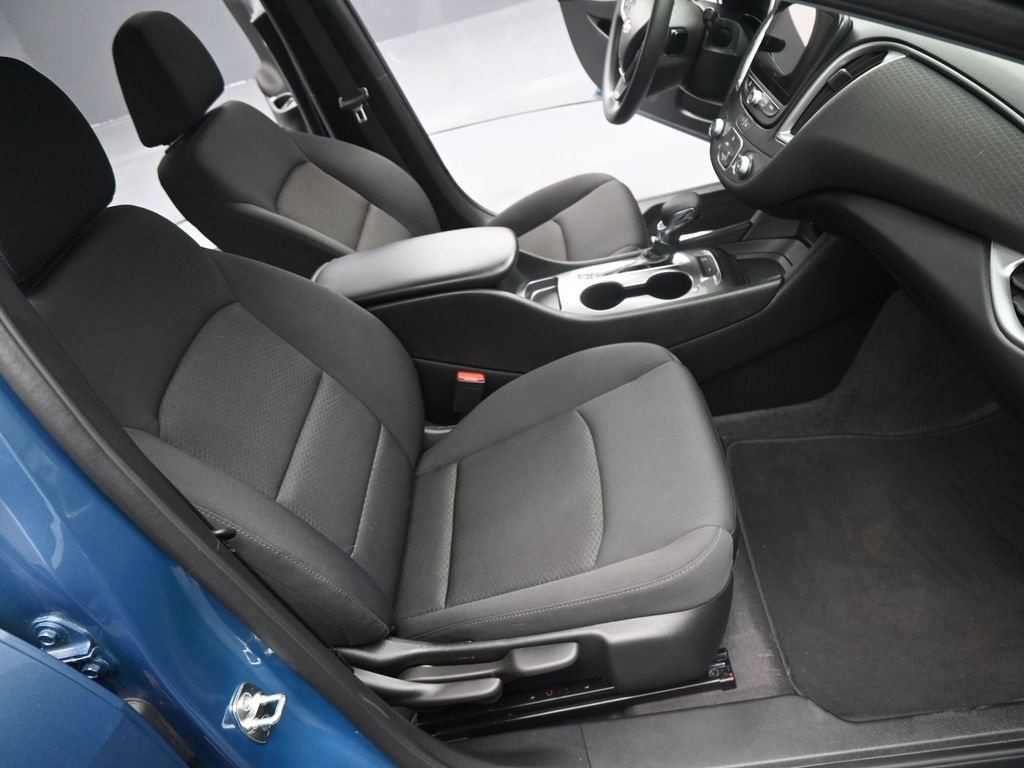 Used 2025 Chevrolet Malibu LS image 2