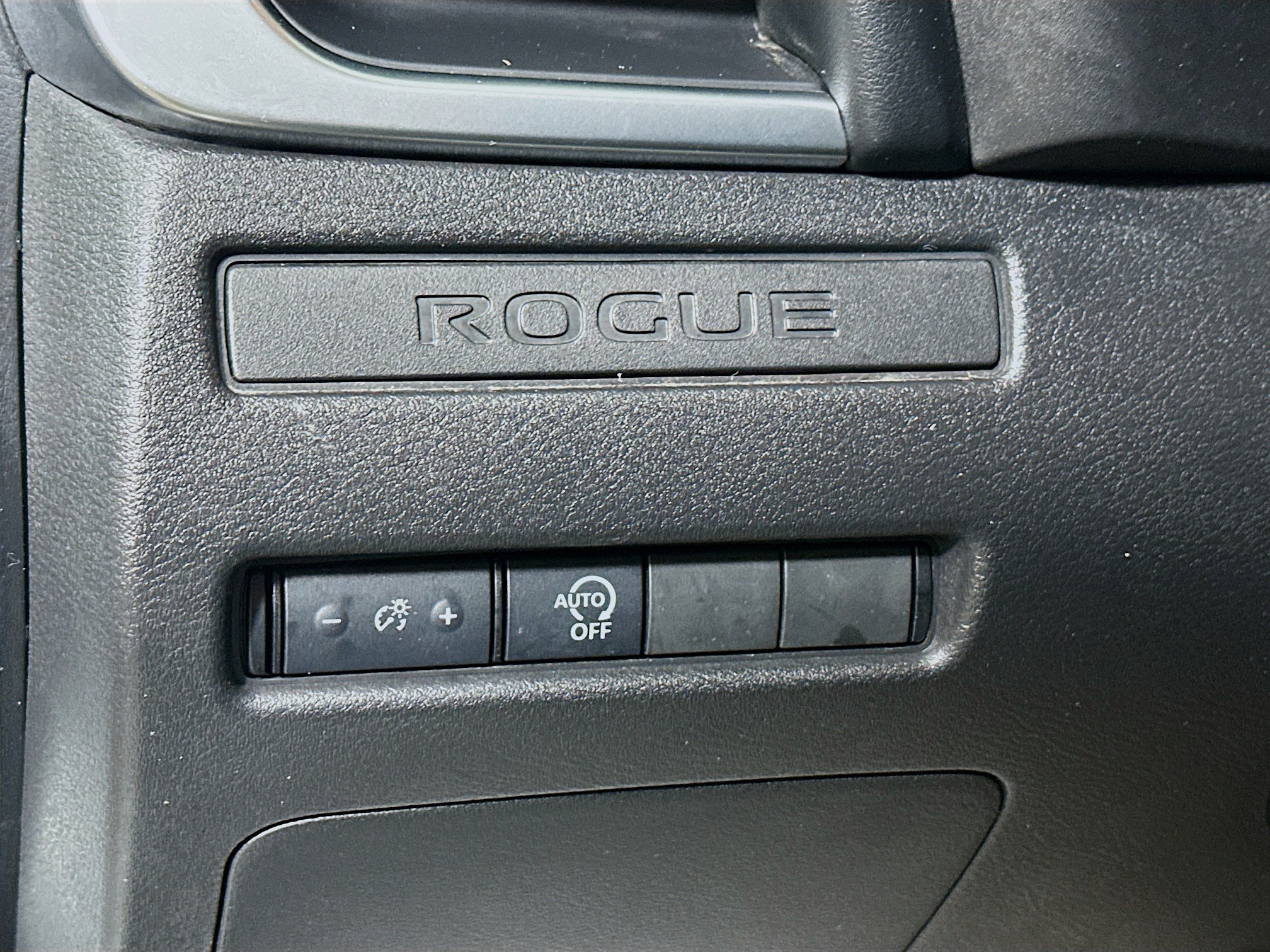 Used 2023 Nissan Rogue S AWD/4WD image 10