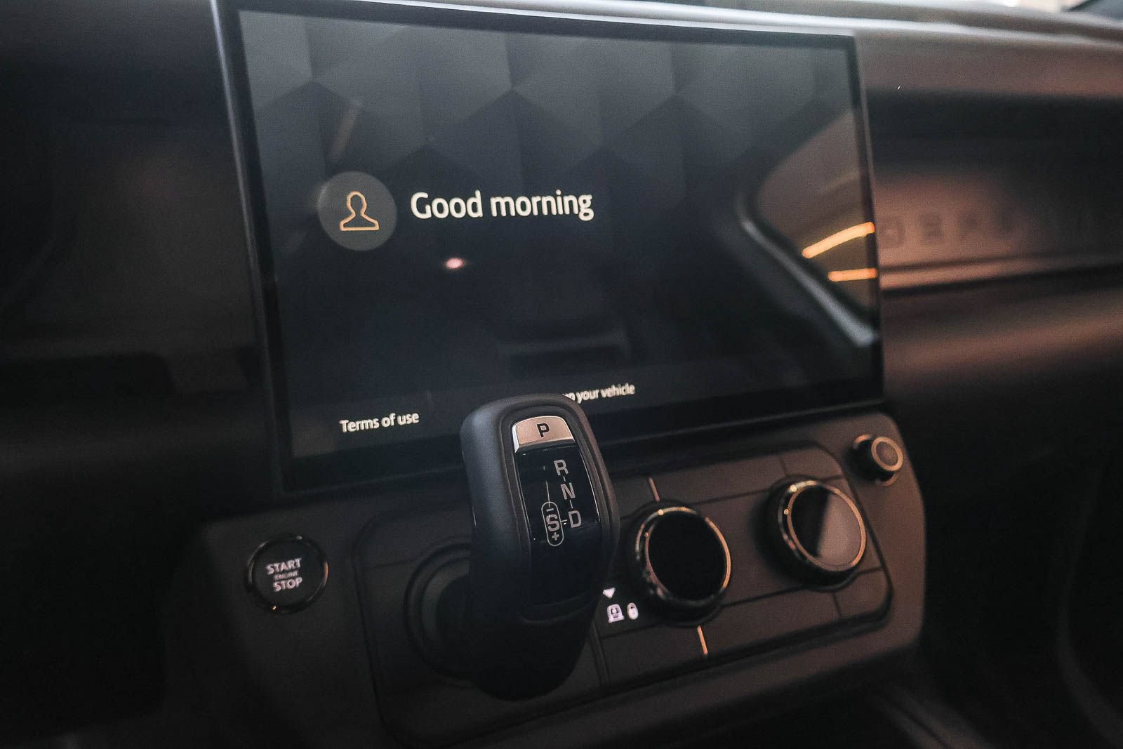 New 2026 Land Rover Defender 110 AWD/4WD image 25