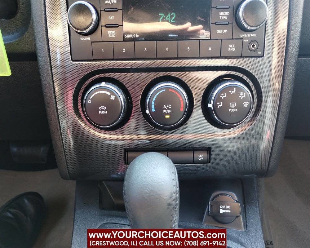 Used 2010 Dodge Challenger SE image 25