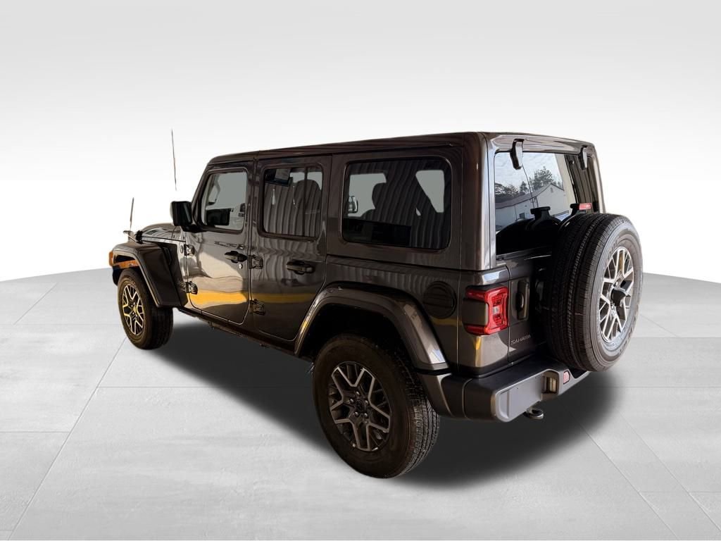 Used 2025 Jeep Wrangler Sahara image 3