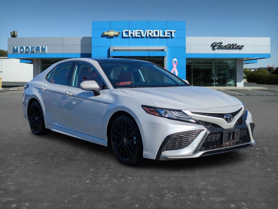 Used 2021 Toyota Camry XSE image 3