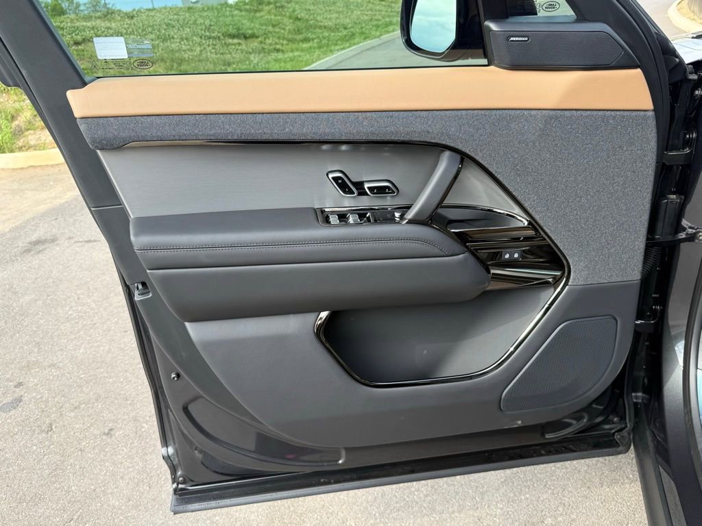 New 2026 Land Rover Range Rover Sport Dynamic SE AWD/4WD image 15