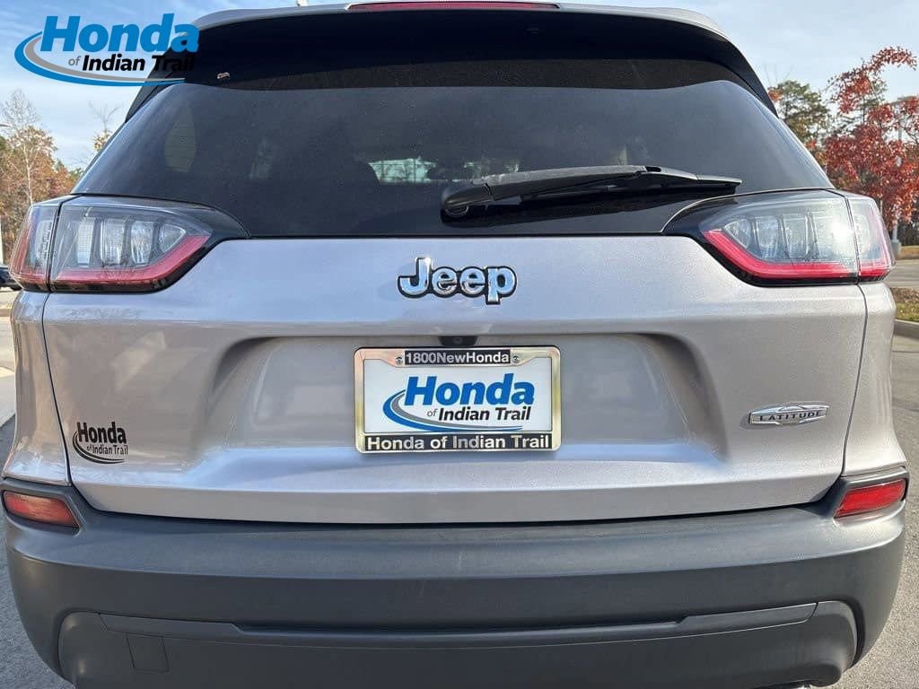 Used 2019 Jeep Cherokee Latitude w/ Popular Appearance Group image 8