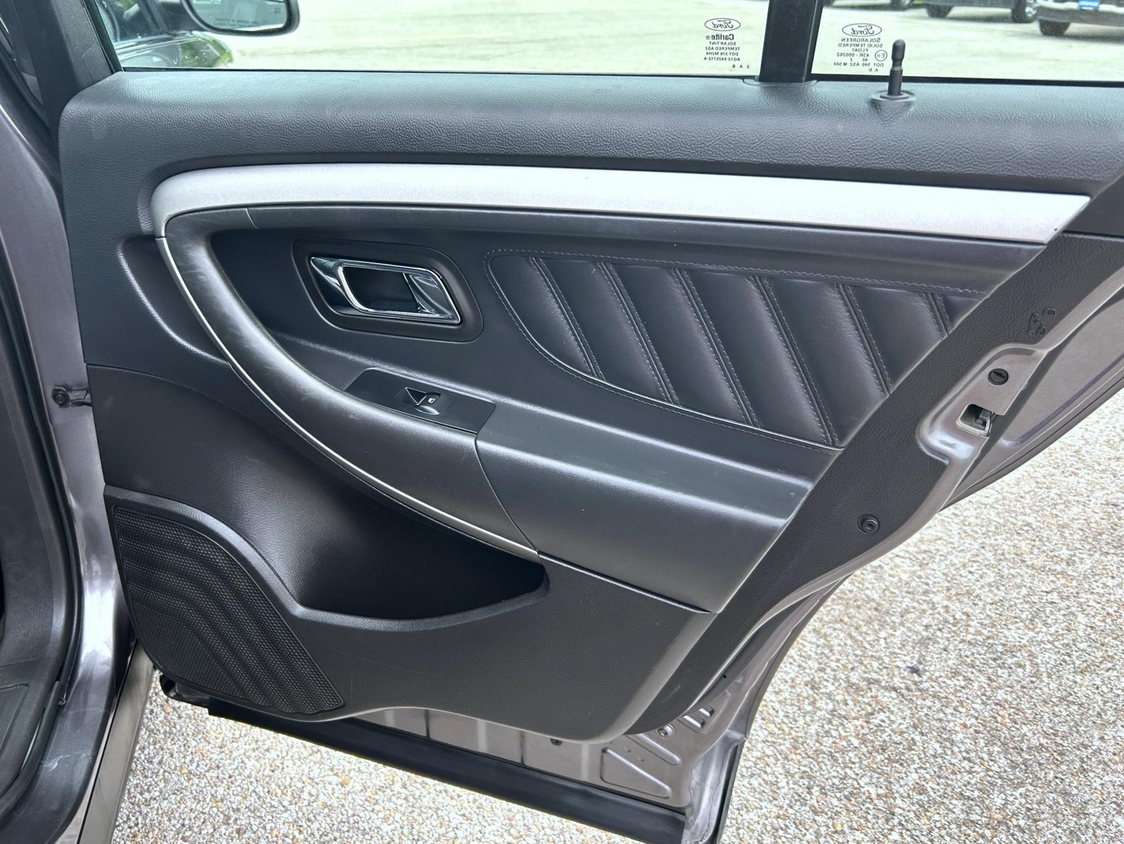 Used 2013 Ford Taurus SEL FWD image 15