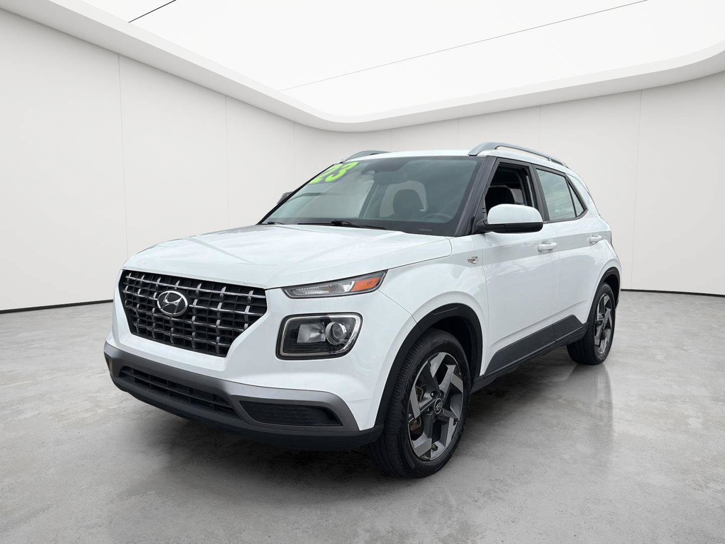 Used 2023 Hyundai Venue SEL w/ Cargo Package FWD image 3