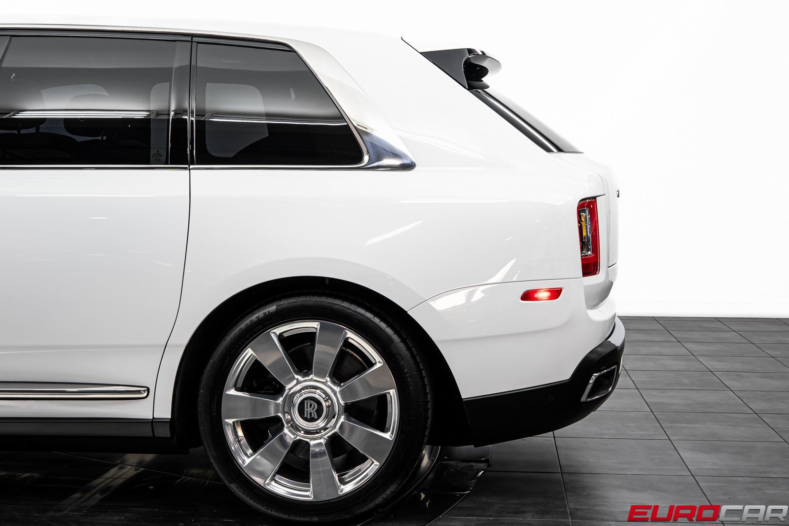 Used 2020 Rolls-Royce Cullinan AWD/4WD image 14