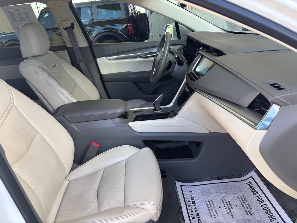 Used 2017 Cadillac XT5 Luxury w/ Driver Awareness Package FWD image 38