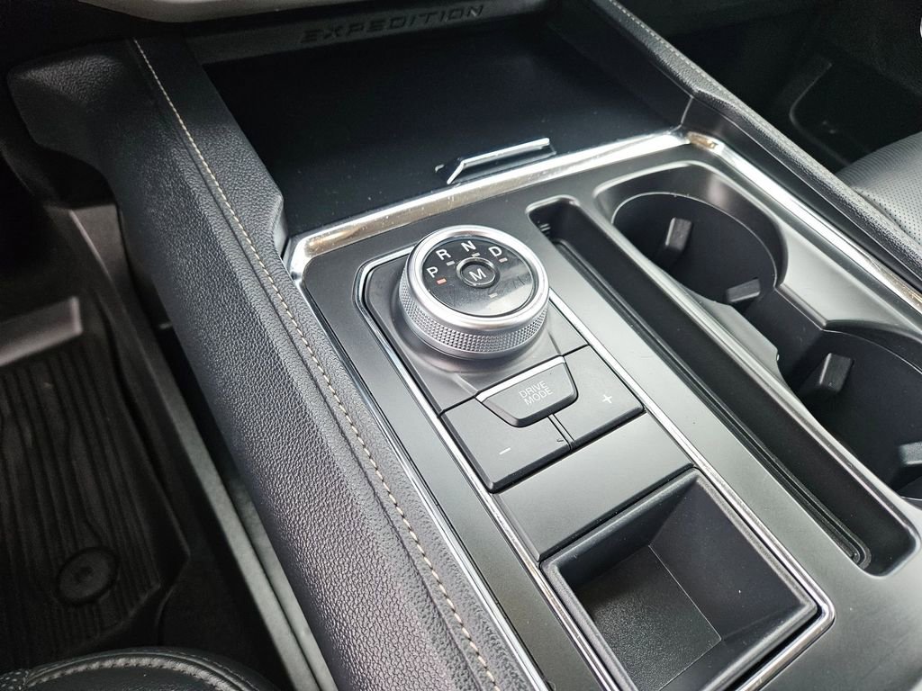 Used 2024 Ford Expedition Max XLT image 28
