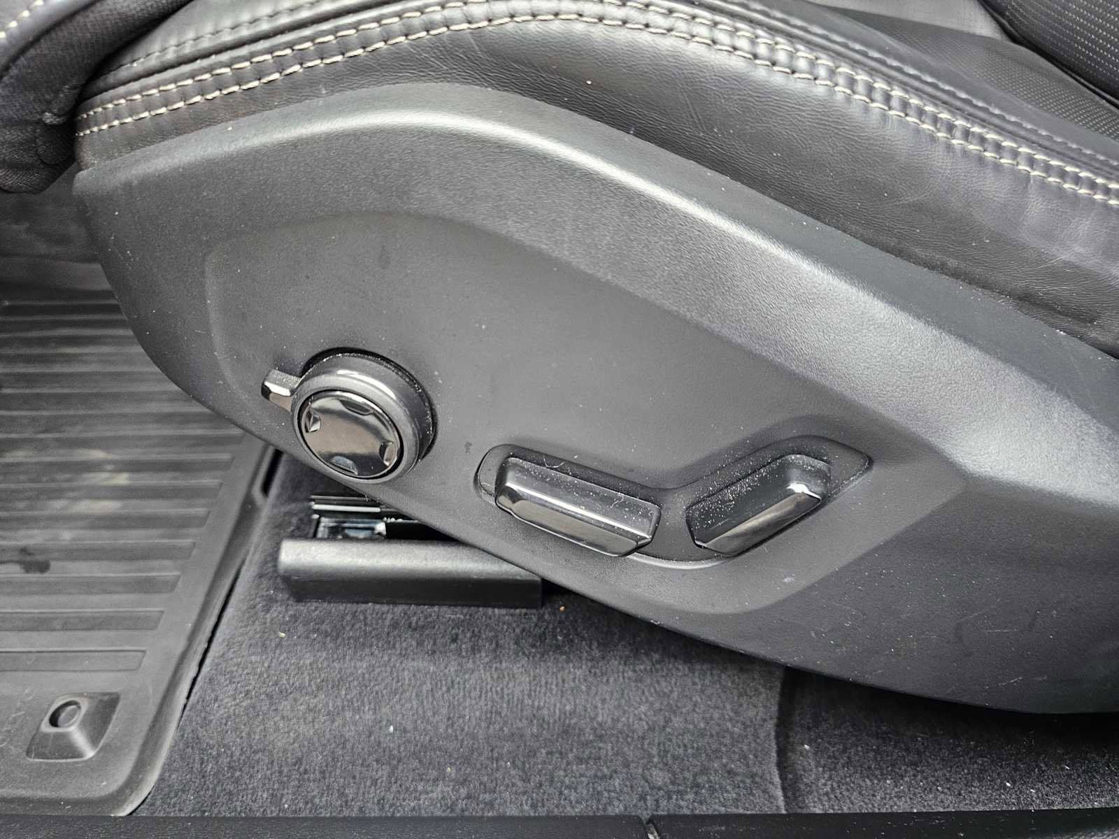 Certified 2023 Volvo XC60 B5 Ultimate image 28