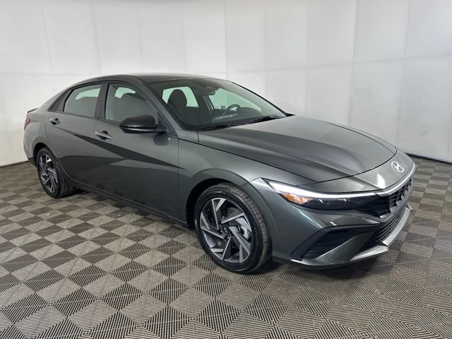 Certified 2025 Hyundai Elantra SEL image 32