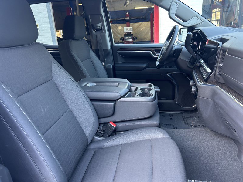 Used 2024 Chevrolet Silverado 1500 LT AWD/4WD image 18
