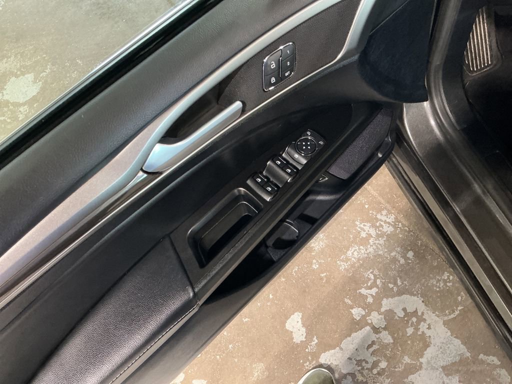 Used 2020 Ford Fusion SEL image 12
