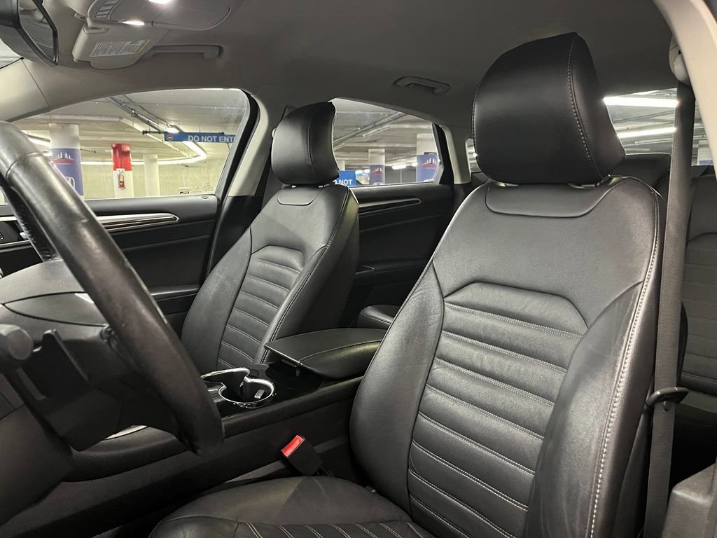Used 2016 Ford Fusion SE w/ Equipment Group 202A FWD image 14