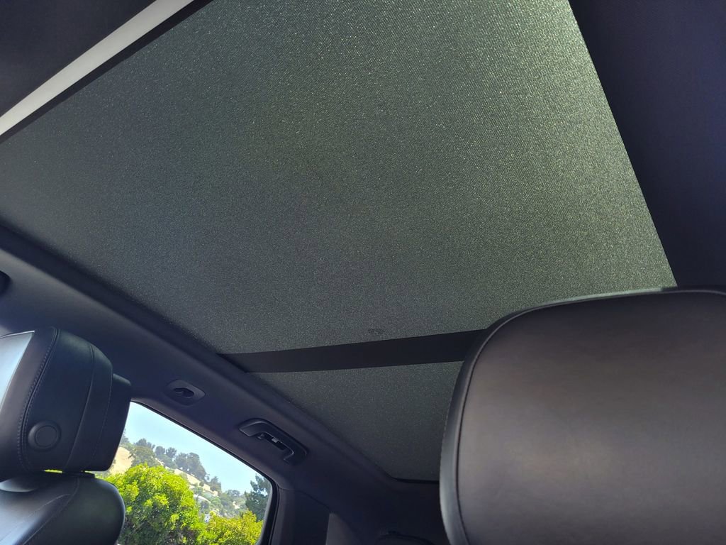 Used 2022 Porsche Cayenne w/ Premium Package image 18