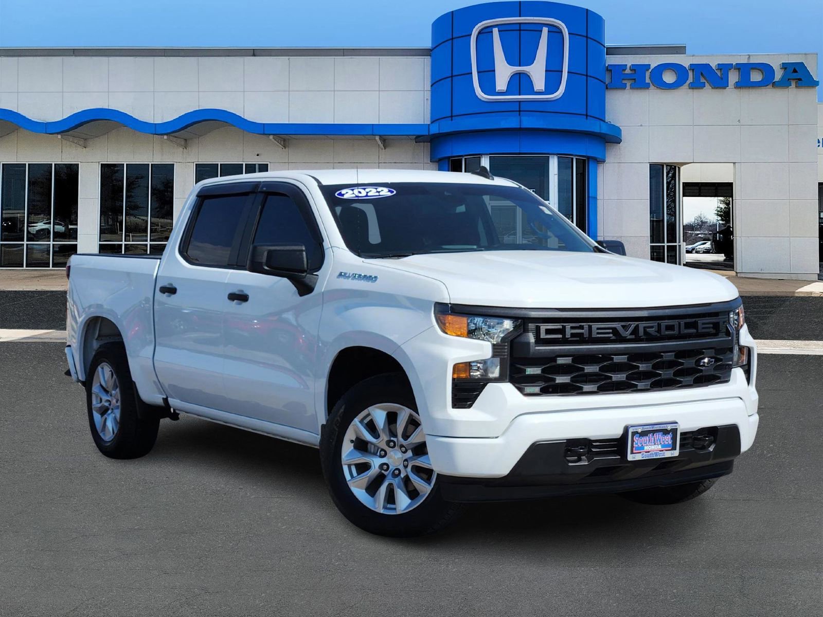 Used 2022 Chevrolet Silverado 1500 Custom image 1