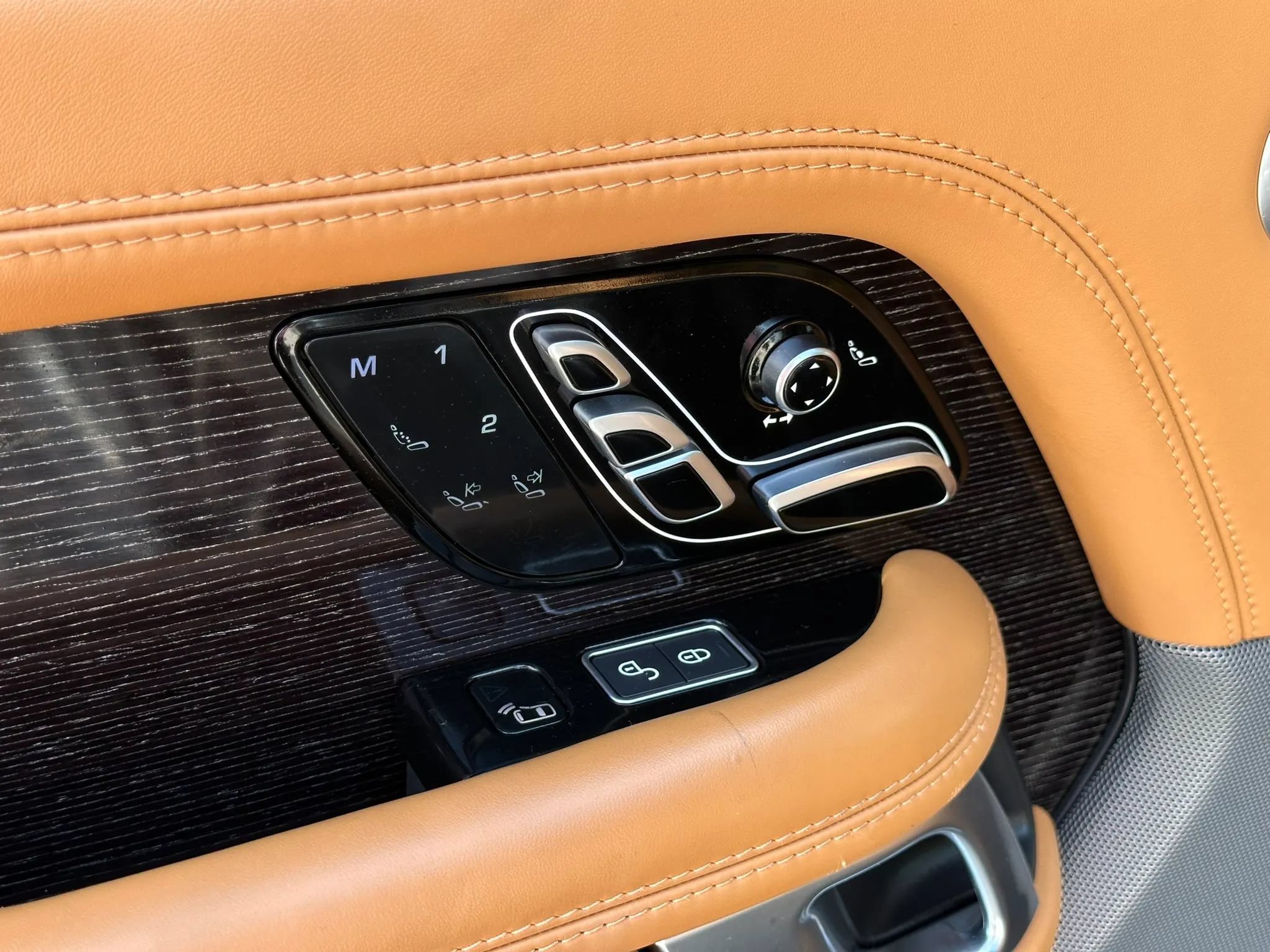 Used 2018 Land Rover Range Rover Autobiography AWD/4WD image 18
