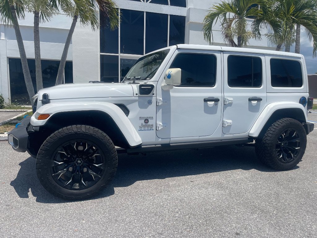 Used 2023 Jeep Wrangler Unlimited Sahara AWD/4WD image 28