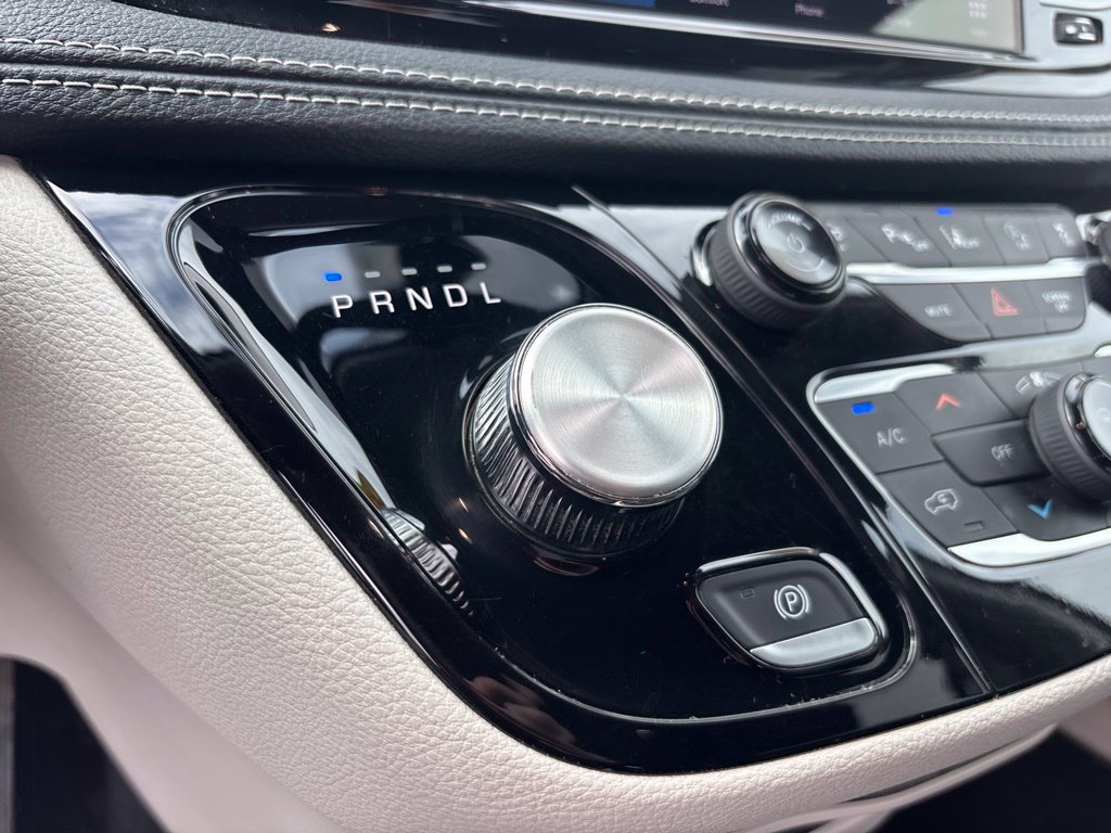 Used 2023 Chrysler Pacifica Touring-L AWD/4WD image 18