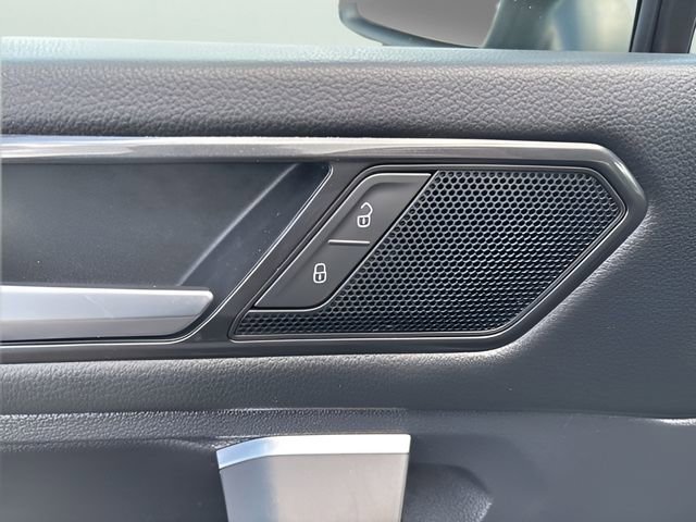 Used 2022 Volkswagen Tiguan SE image 10