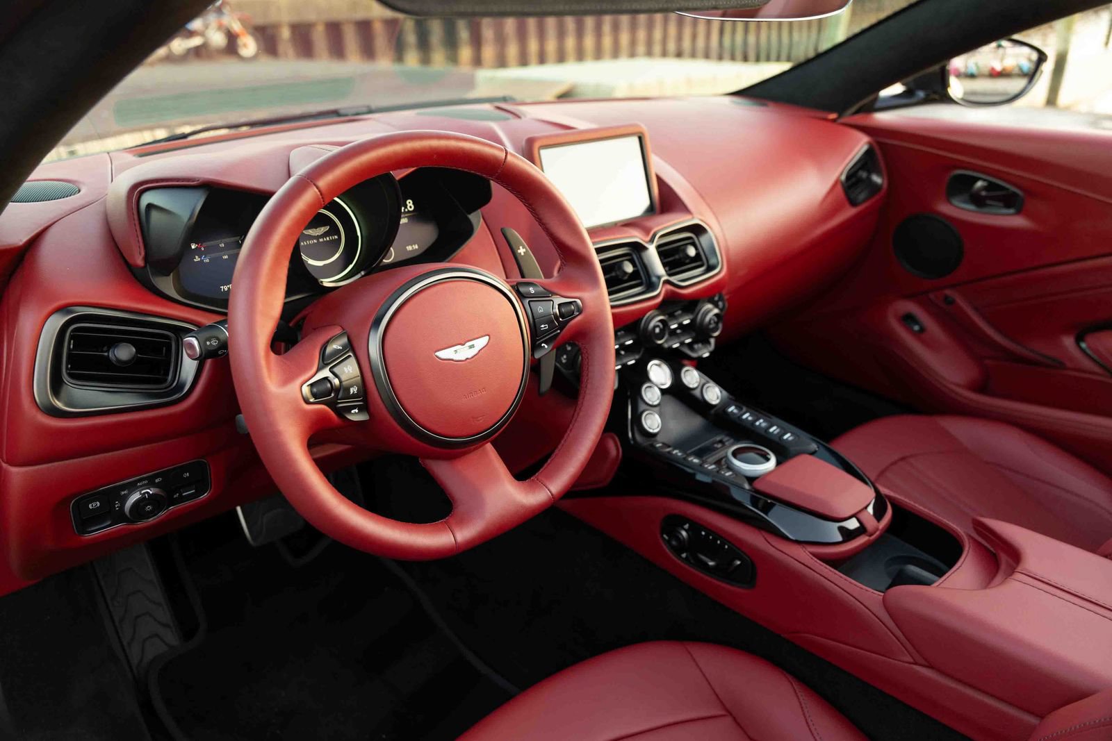 Used 2023 Aston Martin V8 Vantage Roadster RWD image 12