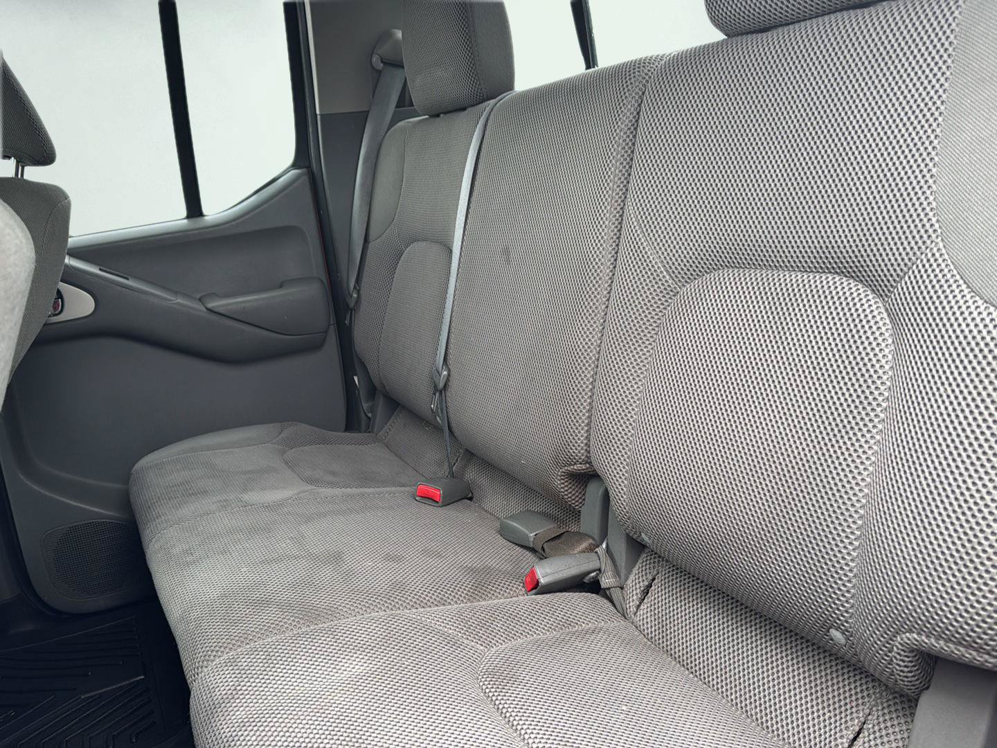 Used 2014 Nissan Frontier SV AWD/4WD image 3