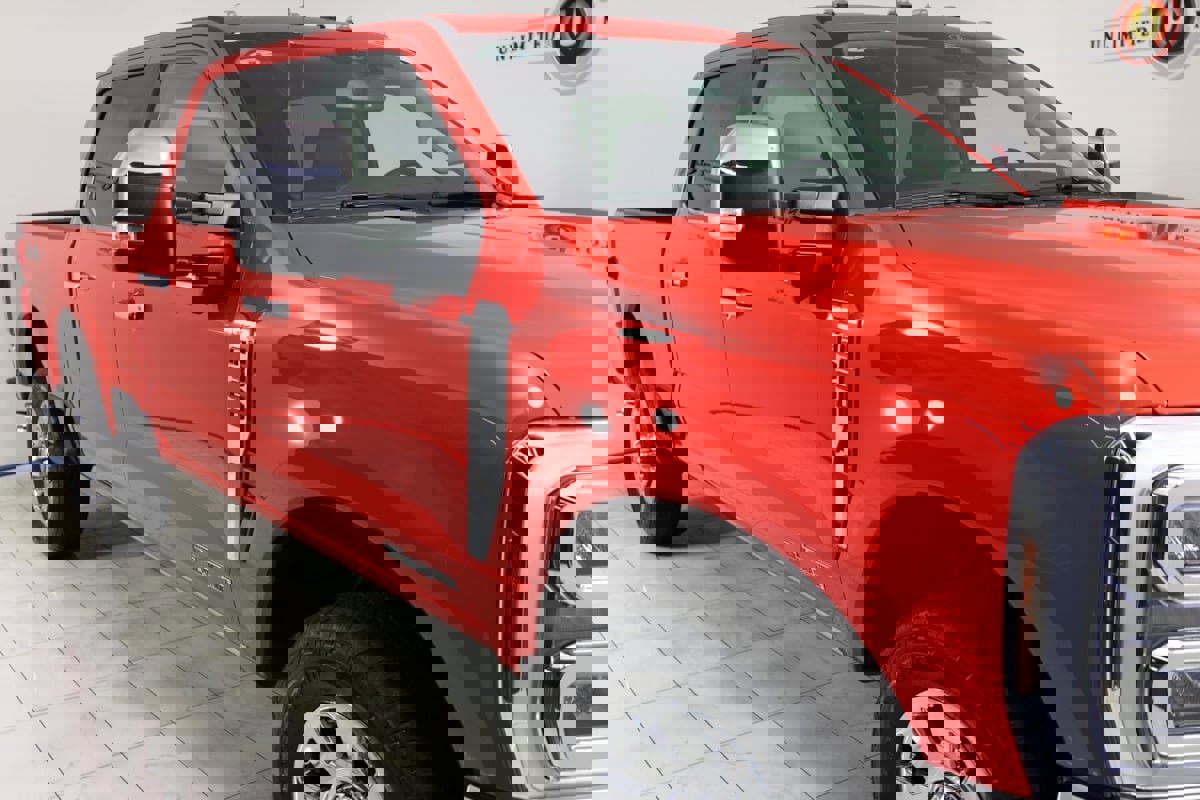 Used 2025 Ford F350 Lariat w/ Chrome Package image 38