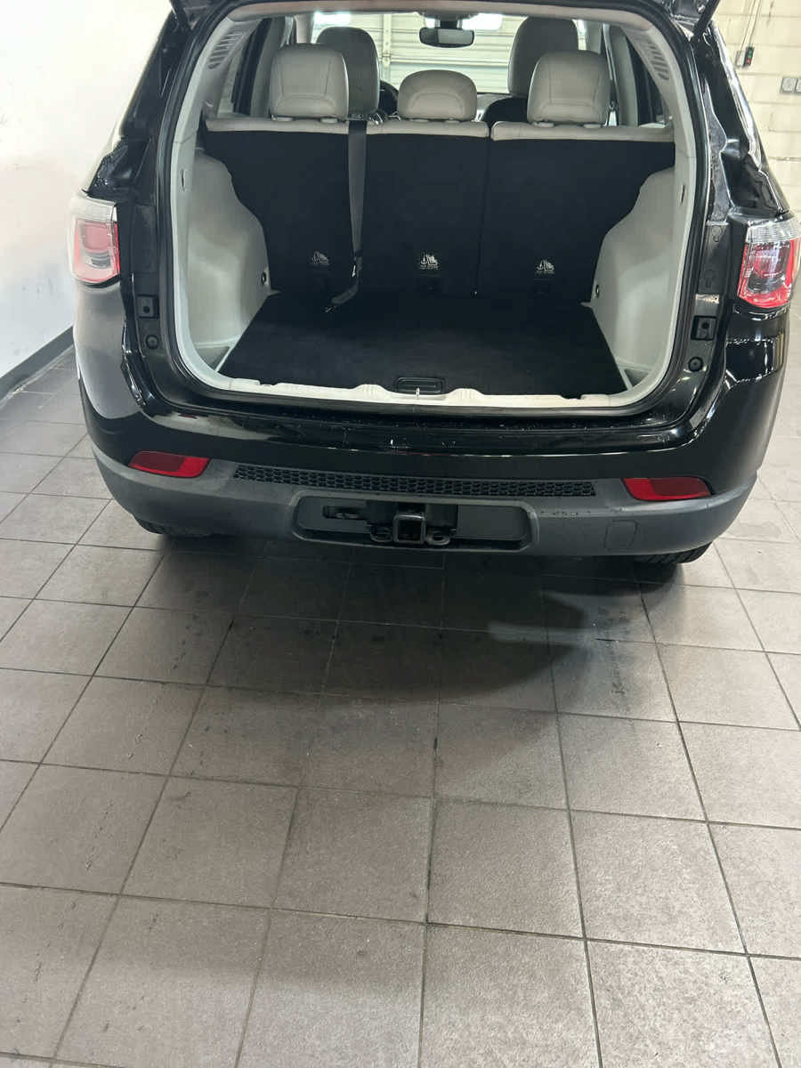 Used 2018 Jeep Compass Latitude w/ Popular Equipment Group AWD/4WD image 12