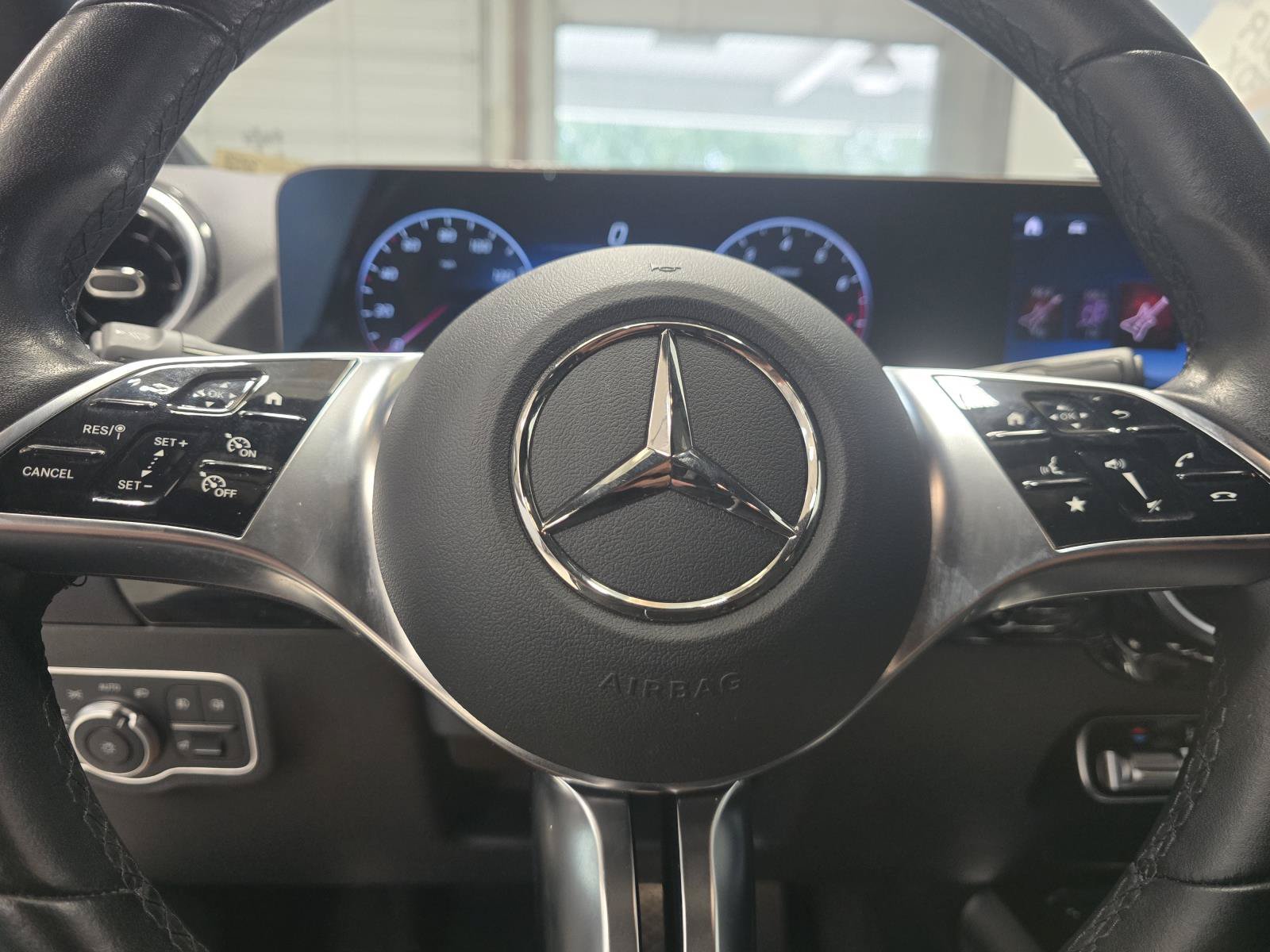 Used 2025 Mercedes-Benz GLA 250 image 11