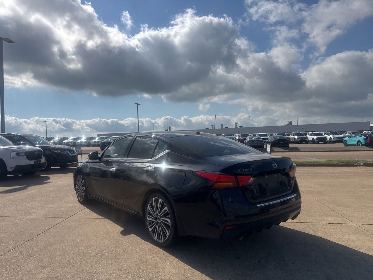 Used 2023 Nissan Altima 2.5 SL FWD image 14