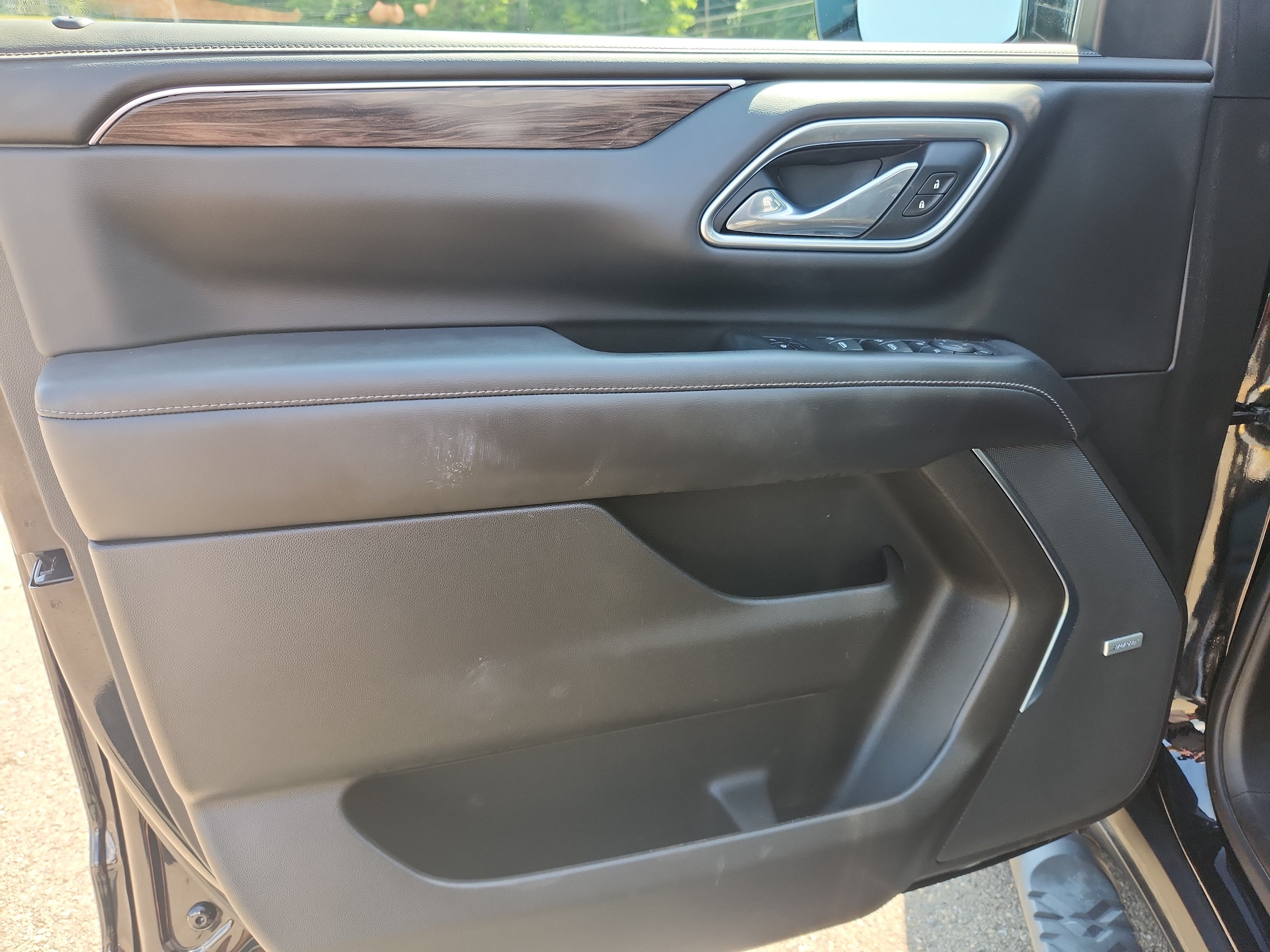 Used 2021 Chevrolet Suburban Z71 w/ Z71 Signature Package AWD/4WD image 19