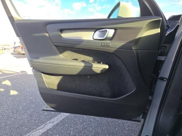 Certified 2025 Volvo XC40 B5 Plus AWD/4WD image 12