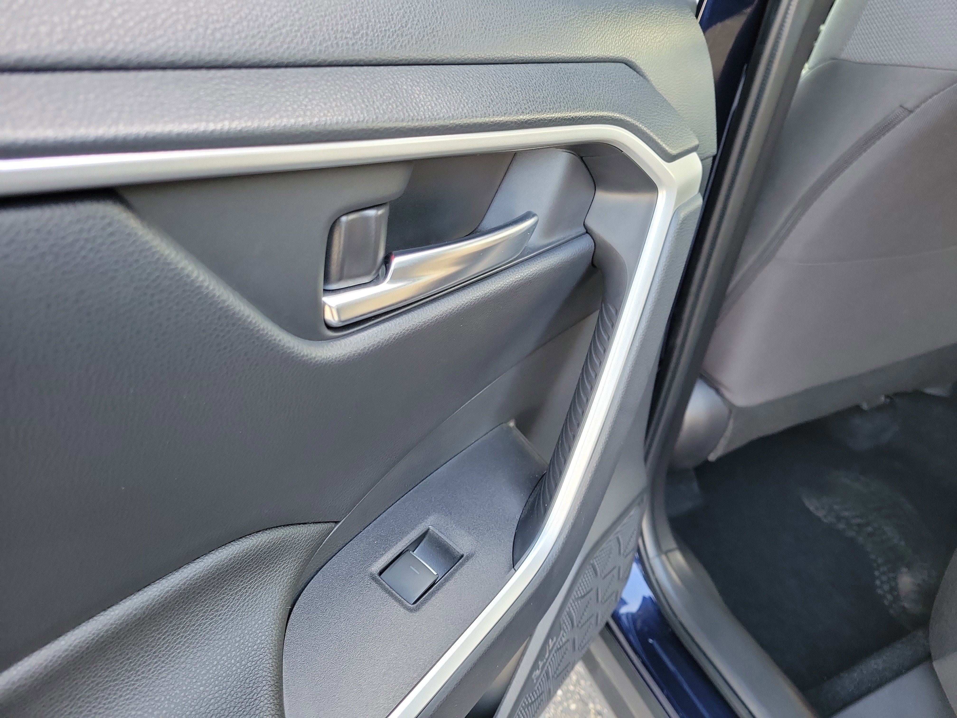 Used 2022 Toyota RAV4 XLE image 13