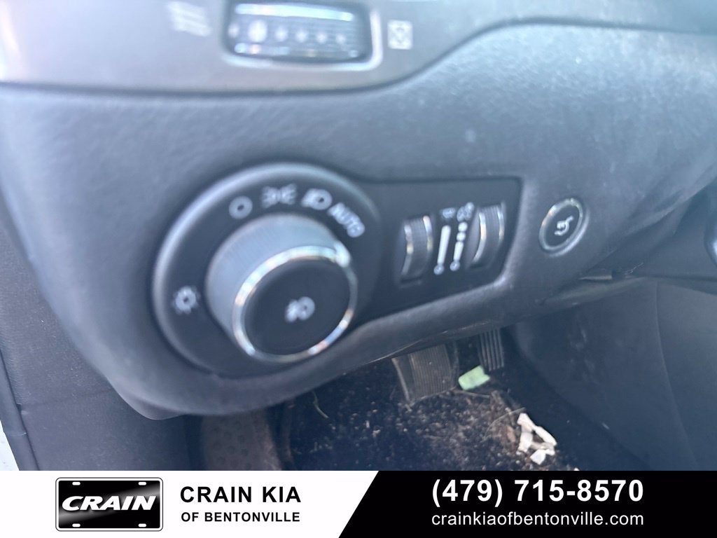 Used 2021 Jeep Cherokee Latitude Lux w/ Comfort/Convenience Group AWD/4WD image 11