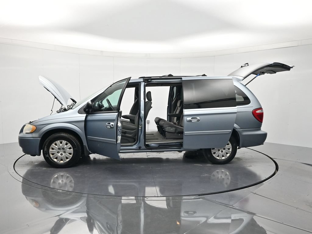 Used 2005 Chrysler Town & Country LX w/ Popular Equipment Group II FWD image 44