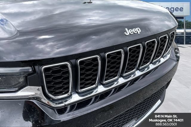 Used 2024 Jeep Grand Cherokee Laredo AWD/4WD image 32