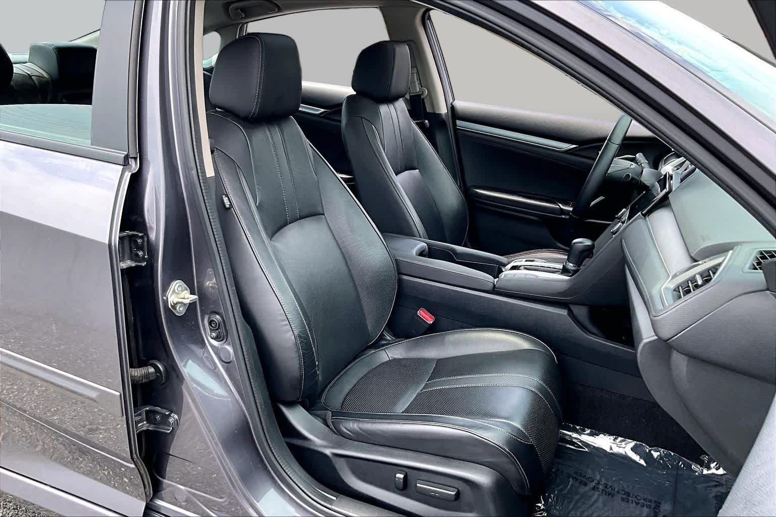 Used 2016 Honda Civic Touring image 9