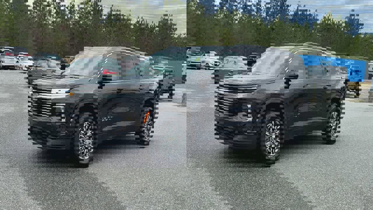 Used 2025 Chevrolet Traverse LT image 4