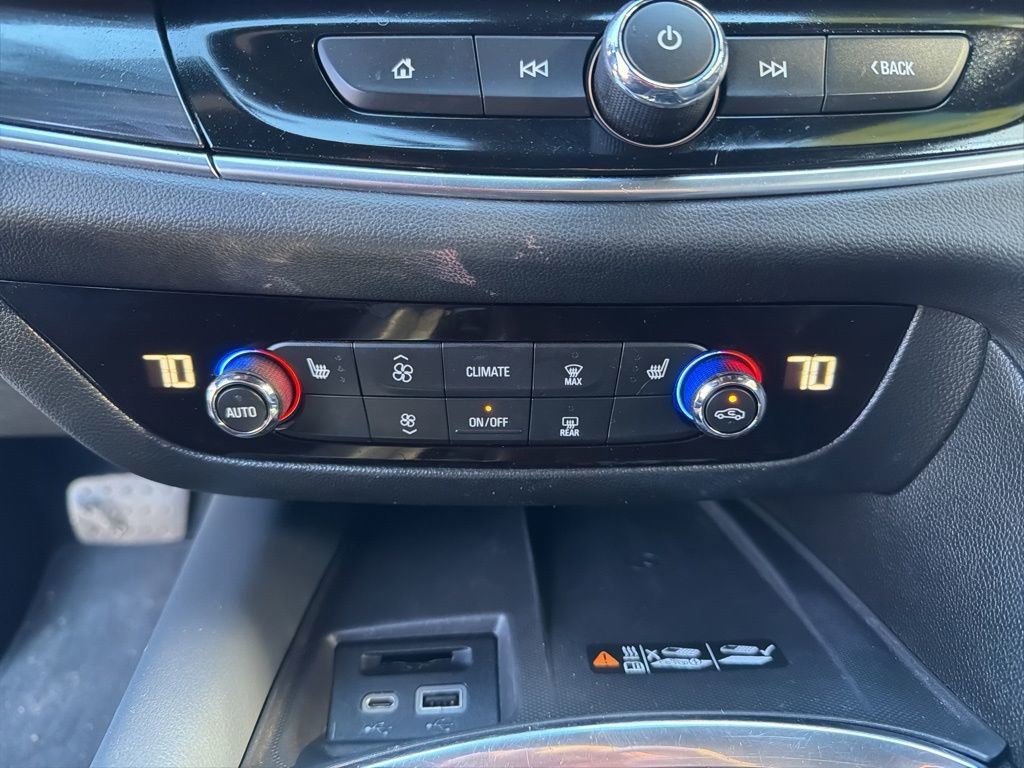 Used 2023 Buick Enclave Essence image 31
