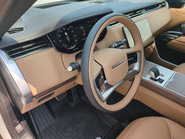 New 2026 Land Rover Range Rover Long Wheelbase SE AWD/4WD image 7