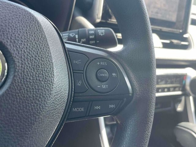 Used 2025 Toyota RAV4 XLE AWD/4WD image 24