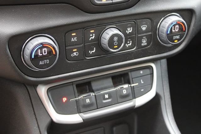 Used 2023 GMC Terrain SLT w/ Tech Package image 25