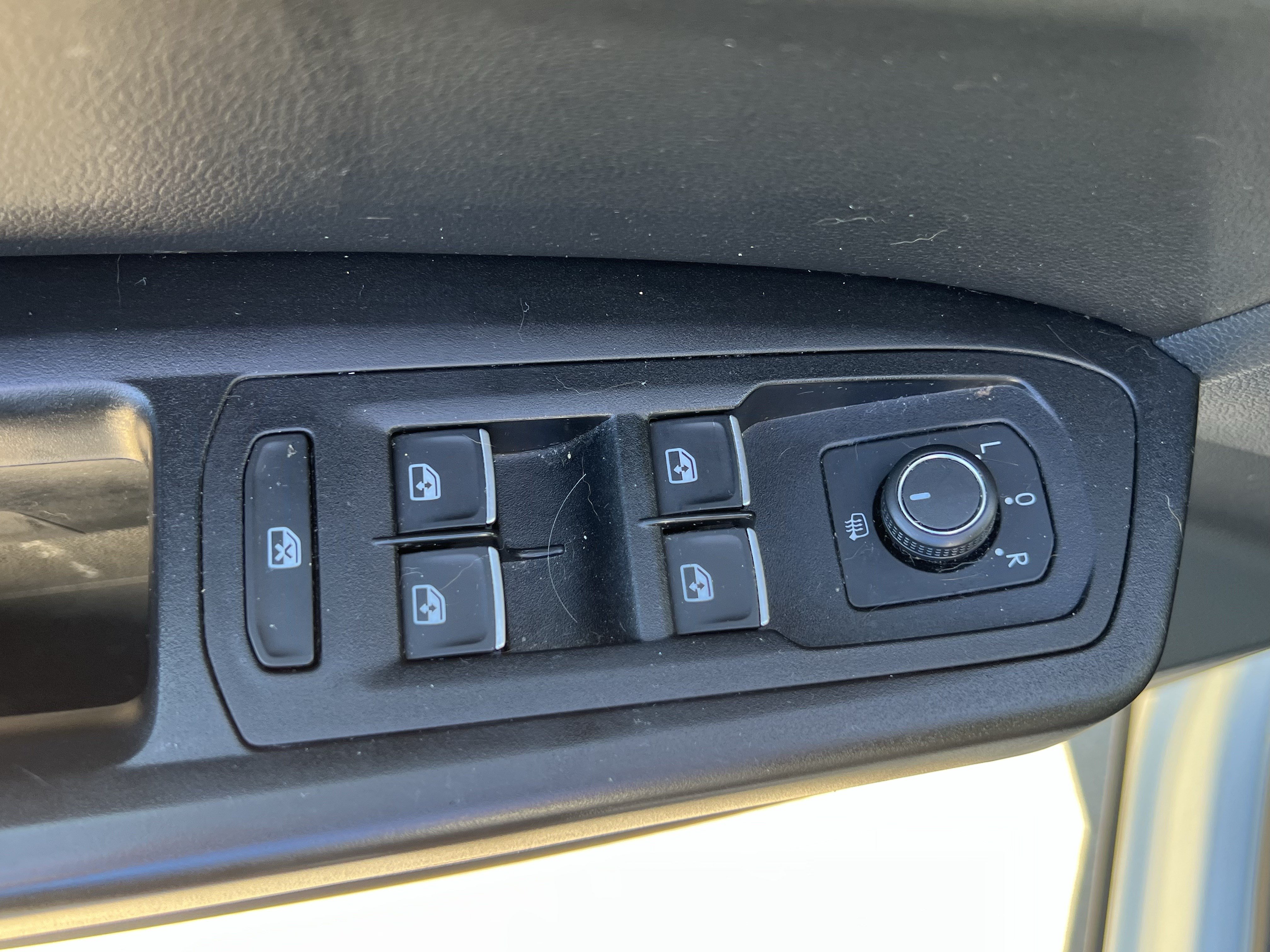 Used 2019 Volkswagen Atlas SE w/ Towing Package AWD/4WD image 15